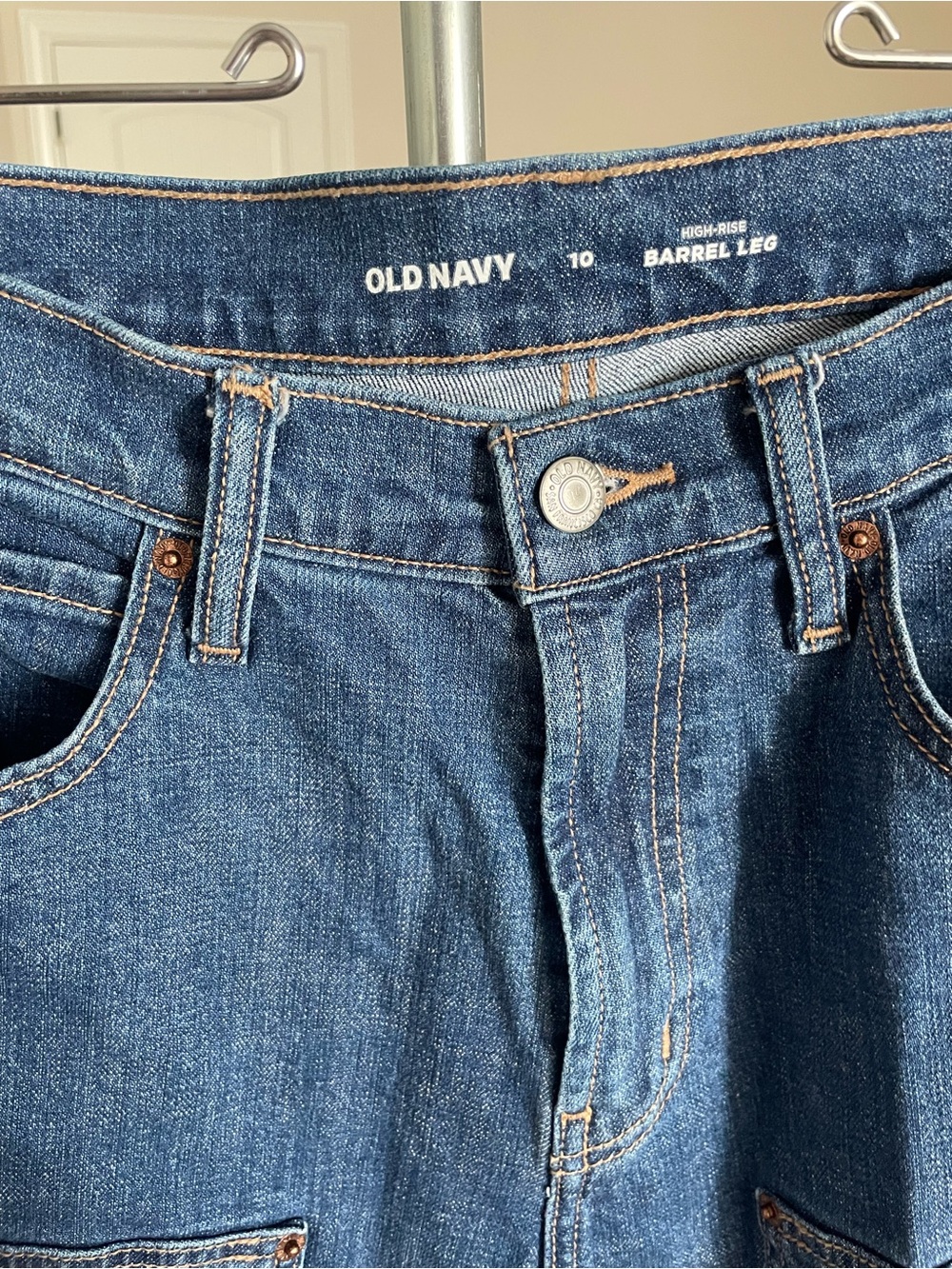 Old Navy Women’s Dark Blue Relaxed Barrel Carpenter Jeans - Picture 2 of 3